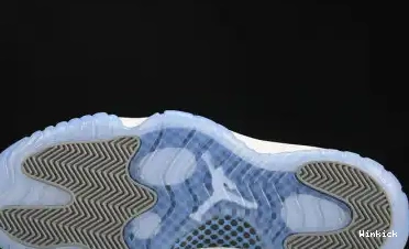 11 AV2187-140 “Cement Air Low Jordan Grey” 0523